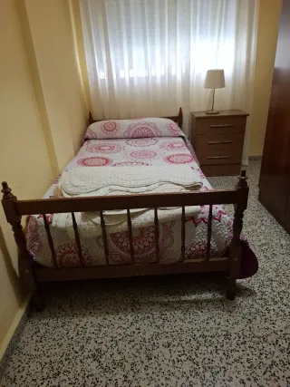 Habitacion vintage de cama 90,nesa y armario.