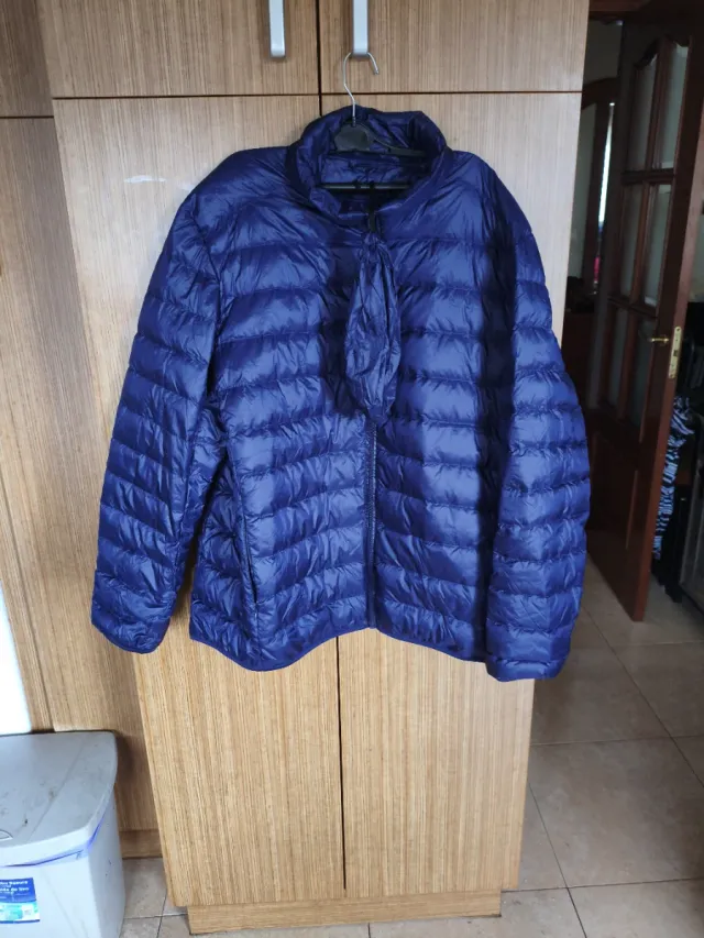 Piumino leggero per la mezza stagione con sacchetto