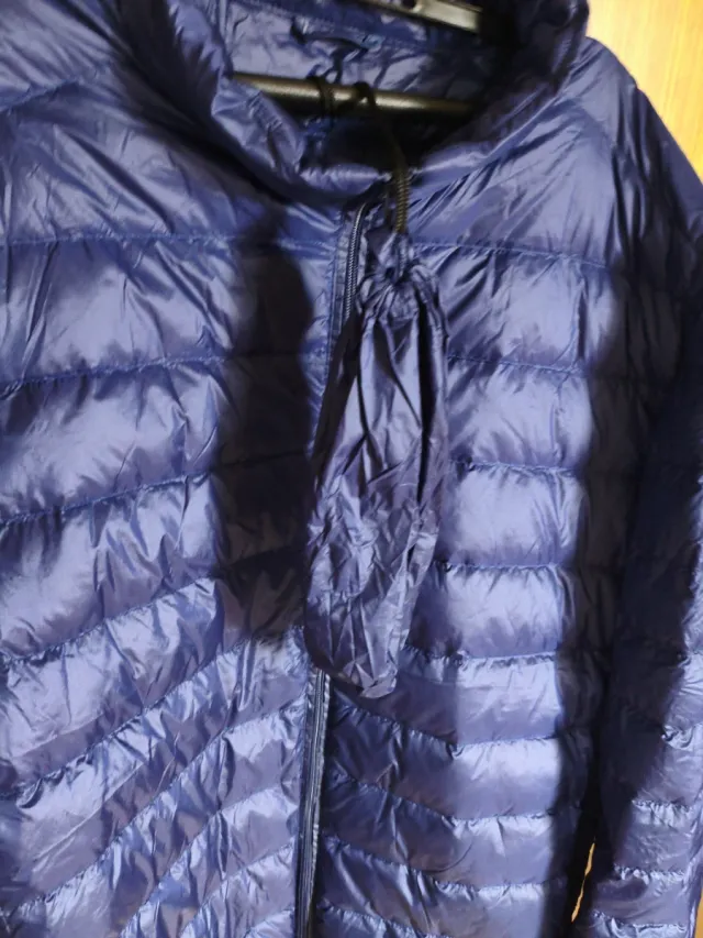 Piumino leggero per la mezza stagione con sacchetto