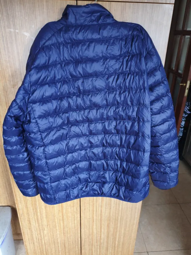 Piumino leggero per la mezza stagione con sacchetto