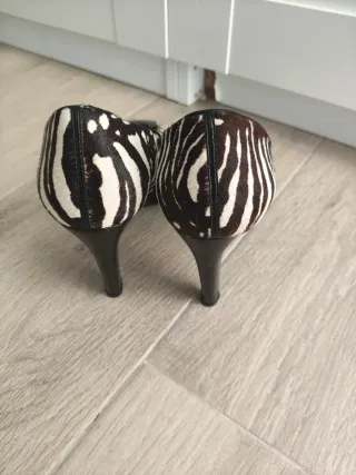 Zapatos tacón Ann Taylor cebra T.37.5