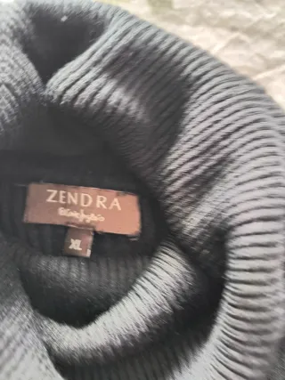 Jersey Negro Cuello Alto