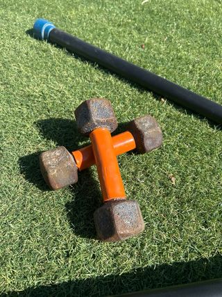 Barras y pesas para entrenamiento