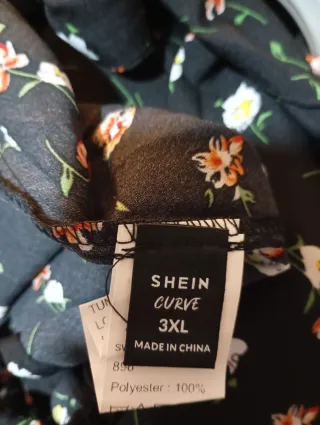 Vestido negro corto flores