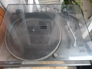 Giradischi Sanyo TP-1020UM