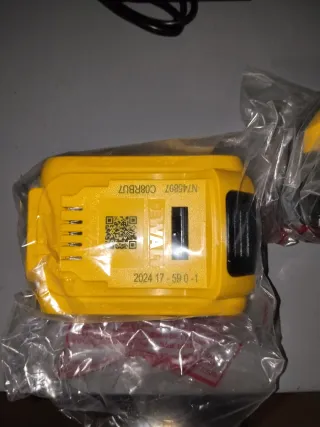 Cargador y 2 Baterías DeWalt 12V/18V
