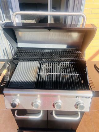 Barbacoa de gas negra y plateada Solo dos usos