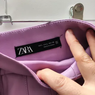 Falda polipiel morada plisada