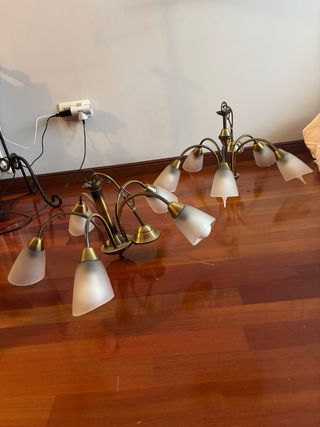 Lámparas de salón doradas y transparentes