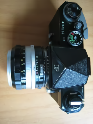 Nikon F Clásica Negra + NIKKOR 50mm f/1.4