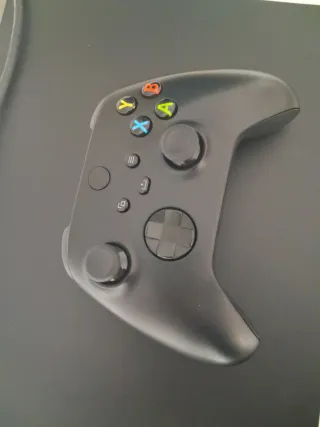 Xbox One X + Mando + 4 Juegos