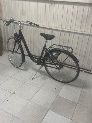 Bicicleta de paseo negra