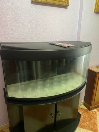 Pecera con mueble negro