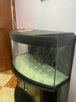 Pecera con mueble negro