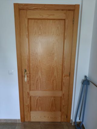 Puertas de MADERA MACIZA con todo incluido.