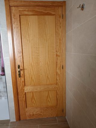 Puertas de MADERA MACIZA con todo incluido.