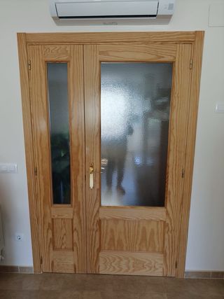 Puertas de MADERA MACIZA con todo incluido.