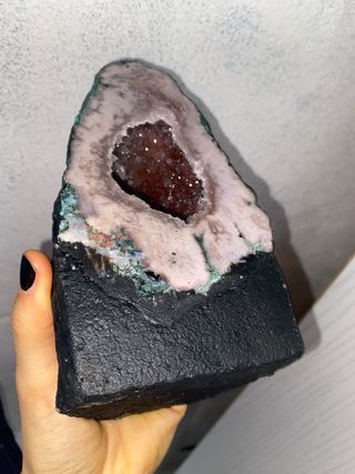 Geode Ametista con Calcite Fluorescente
