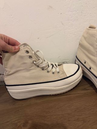 Zapatillas altas beige y blancas