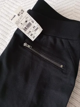 Pantalón leggins negro con cremallera