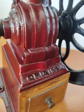 Molinillo de café antiguo