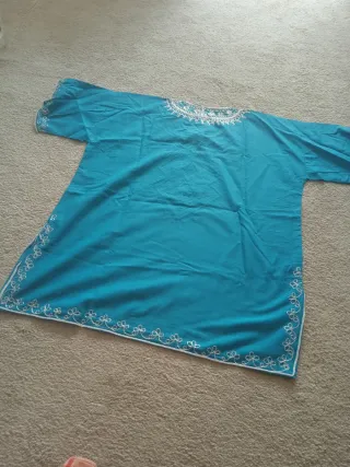 Kaftán Turquesa Bordado Blanco. Mujer/hombre.