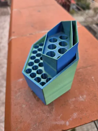Portapenne esagonale 3D blu e verde
