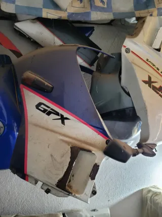 Kawasaki GPX 600 Sportbike Azul/Blanco