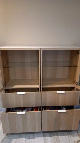 Vitrina madera, cristal Ikea Besta.Tiempo Limitado