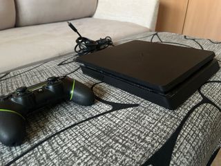 PS4 Slim 500GB + 9 juegos