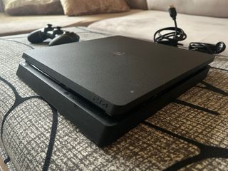 PS4 Slim 500GB + 9 juegos