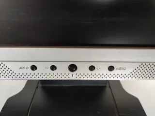 Monitor AOC con altoparlante