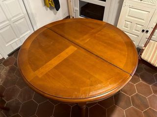 Mesa redonda extensible y 6 sillas