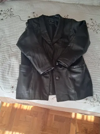 Chaqueta de Piel Negra Talla 42