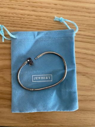 Pulsera de metal plateada