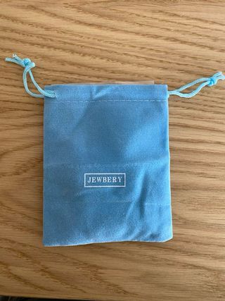 Pulsera de metal plateada