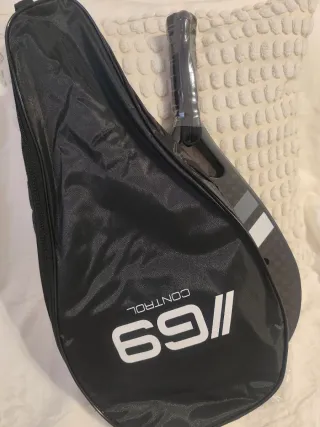 Pala de pádel Concept 69 con funda.