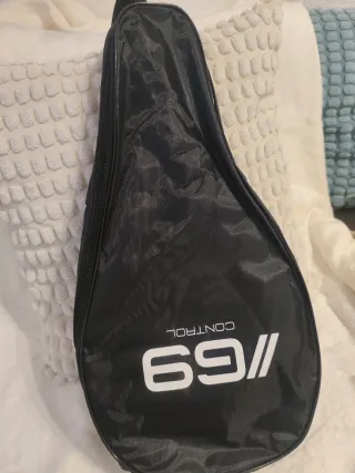 Pala de pádel Concept 69 con funda.