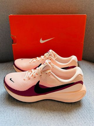 ZAPATILLAS NIKE REVOLUTION 8 NÚMERO 37.5