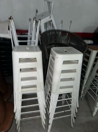 Taburetes de metal blancos (20 unidades) a 12€ cad