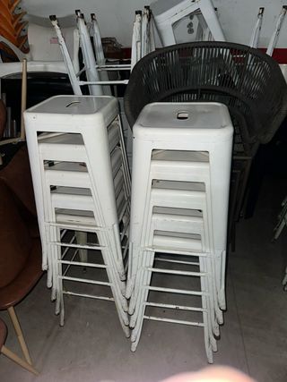 Taburetes de metal blancos (20 unidades) a 12€ cad