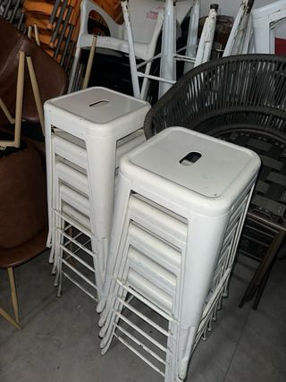 Taburetes de metal blancos (20 unidades) a 12€ cad