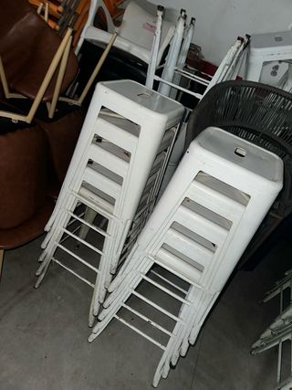 Taburetes de metal blancos (20 unidades) a 12€ cad