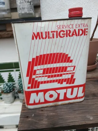 lata de aceite  MOTUL 2 litros decoración