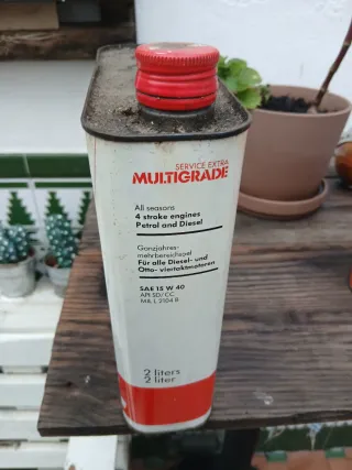 lata de aceite  MOTUL 2 litros decoración