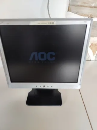 Monitor AOC con altoparlanti