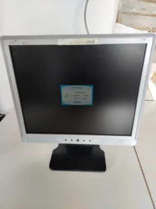 Monitor AOC con altoparlanti