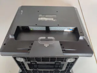 Monitor AOC con altoparlanti