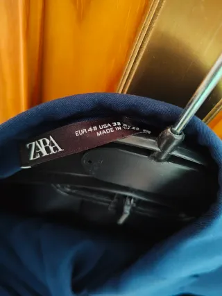 Traje azul Zara