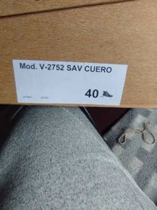 Botines de piel marrón con cremallera